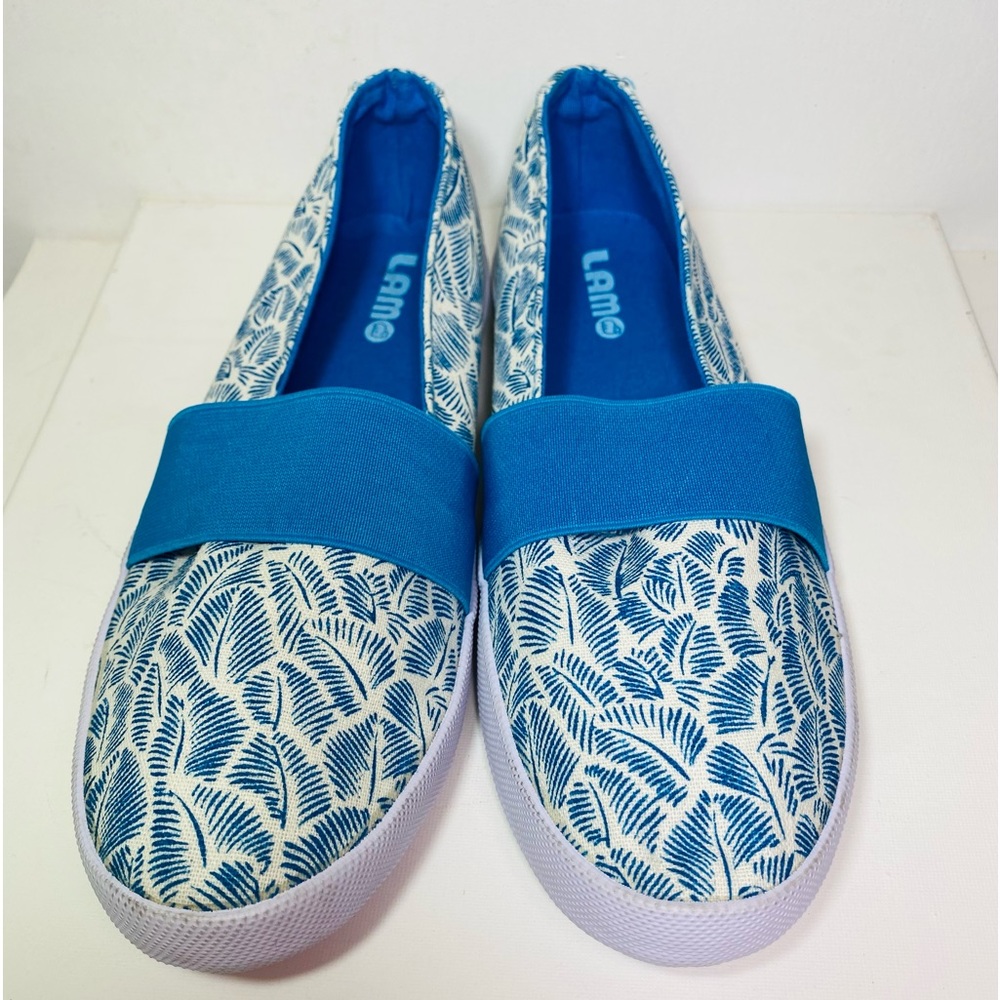 Lam Women’s Slip on Feather Blue Size 9
